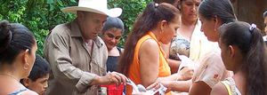 Celsa Valdovinos and Felipe Arreaga distribute seeds.